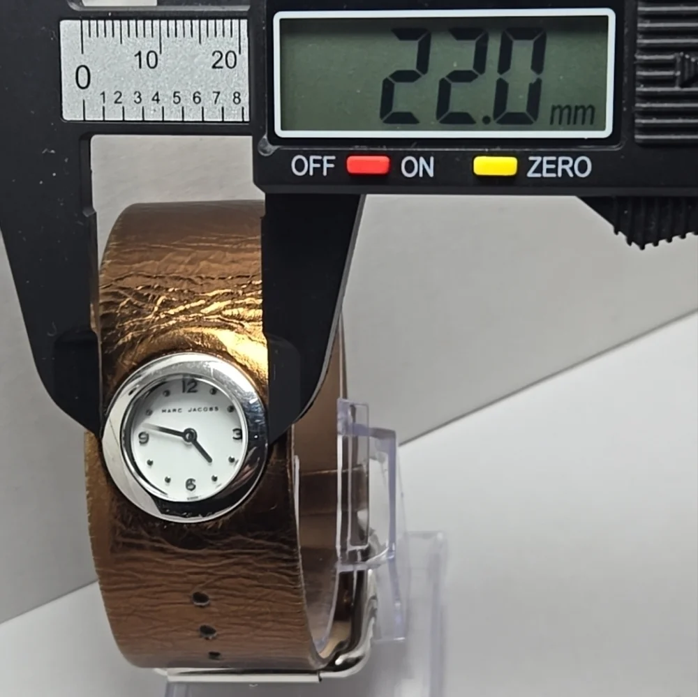 Womens Marc Jacobs MBM2004 Wrist Watch Leather Band Belt Buckle New Battery